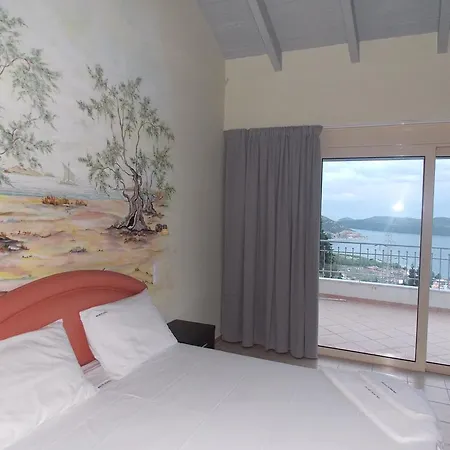 Apart-hotel Theasis 3*